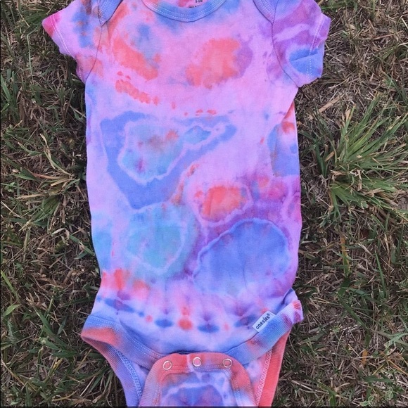 Tie dyed onesie geodes design - Picture 2 of 2